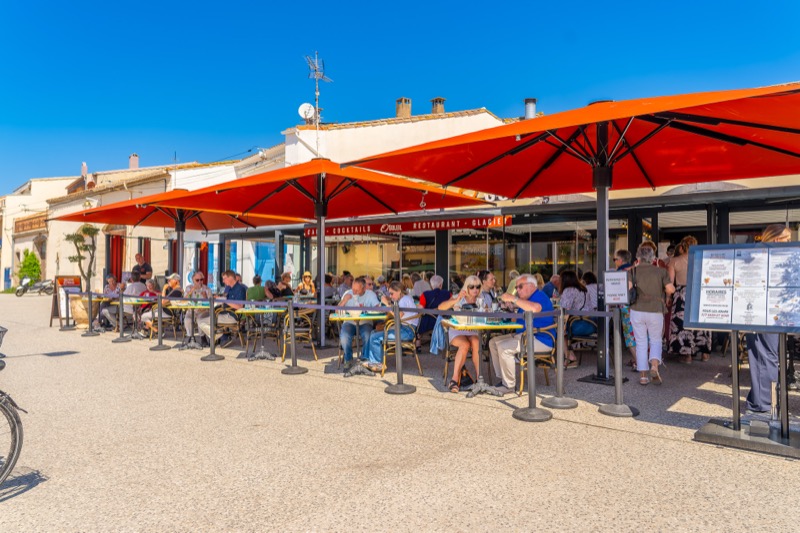 Terrasse de la Brasserie O'Soleil sur le port de Marseillan